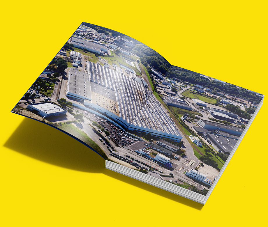 Michelin - livre ouvert sur vue aérienne